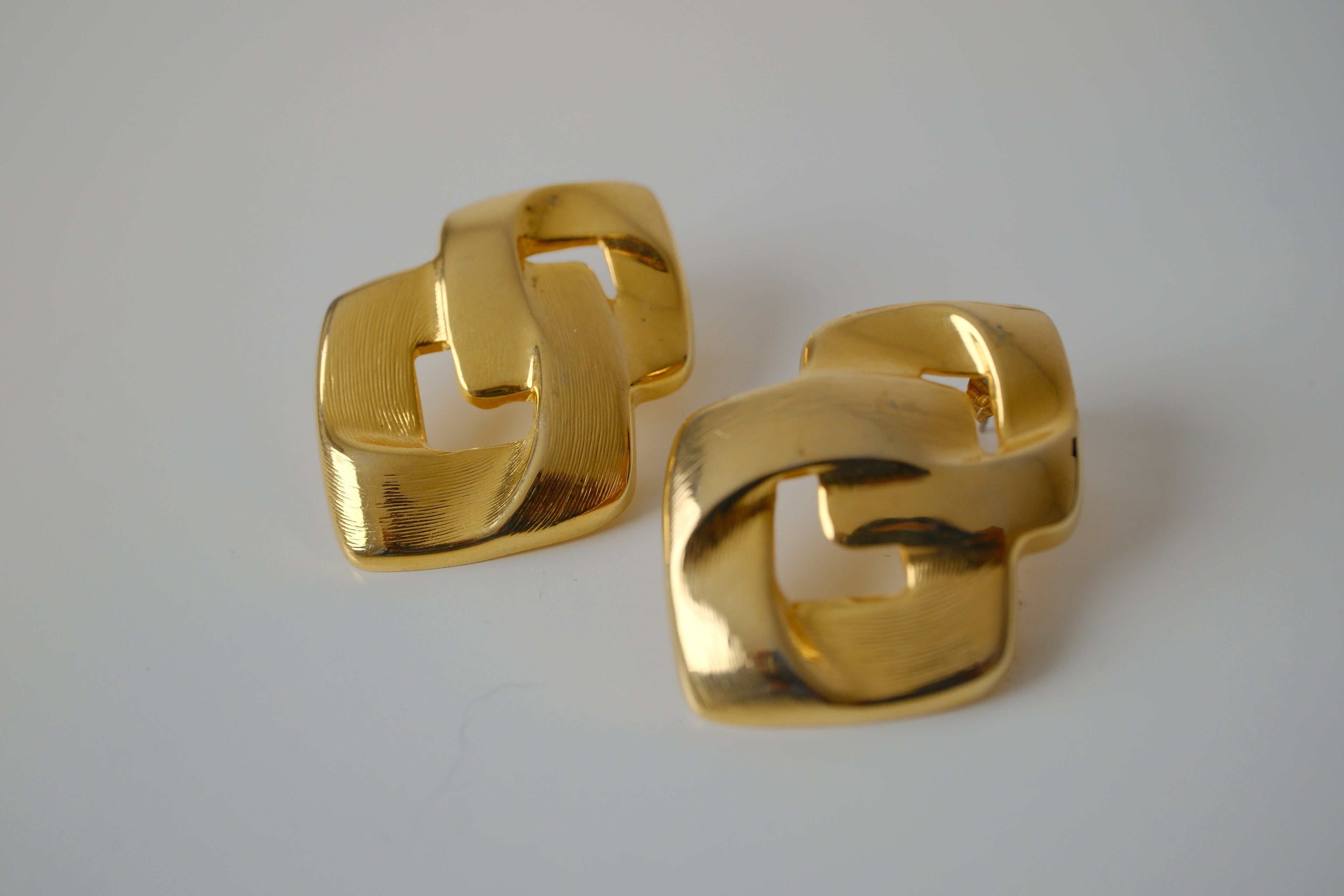 Vintage gold-tone Knot earrings