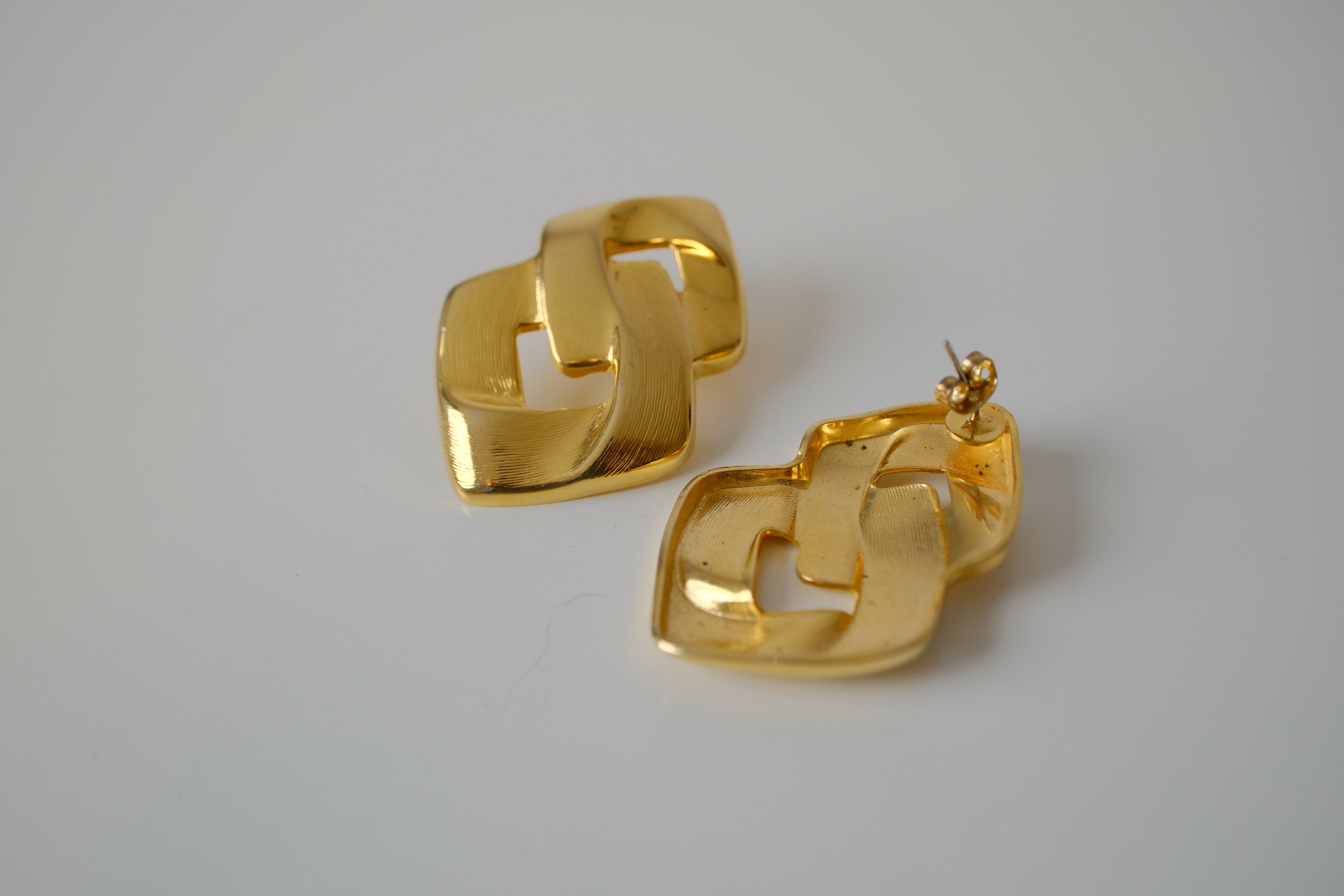 Vintage gold-tone Knot earrings