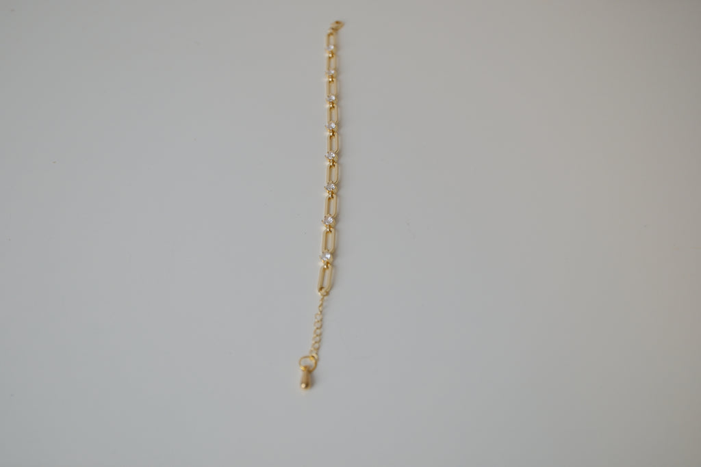 Gold tone paperclip link bracelet