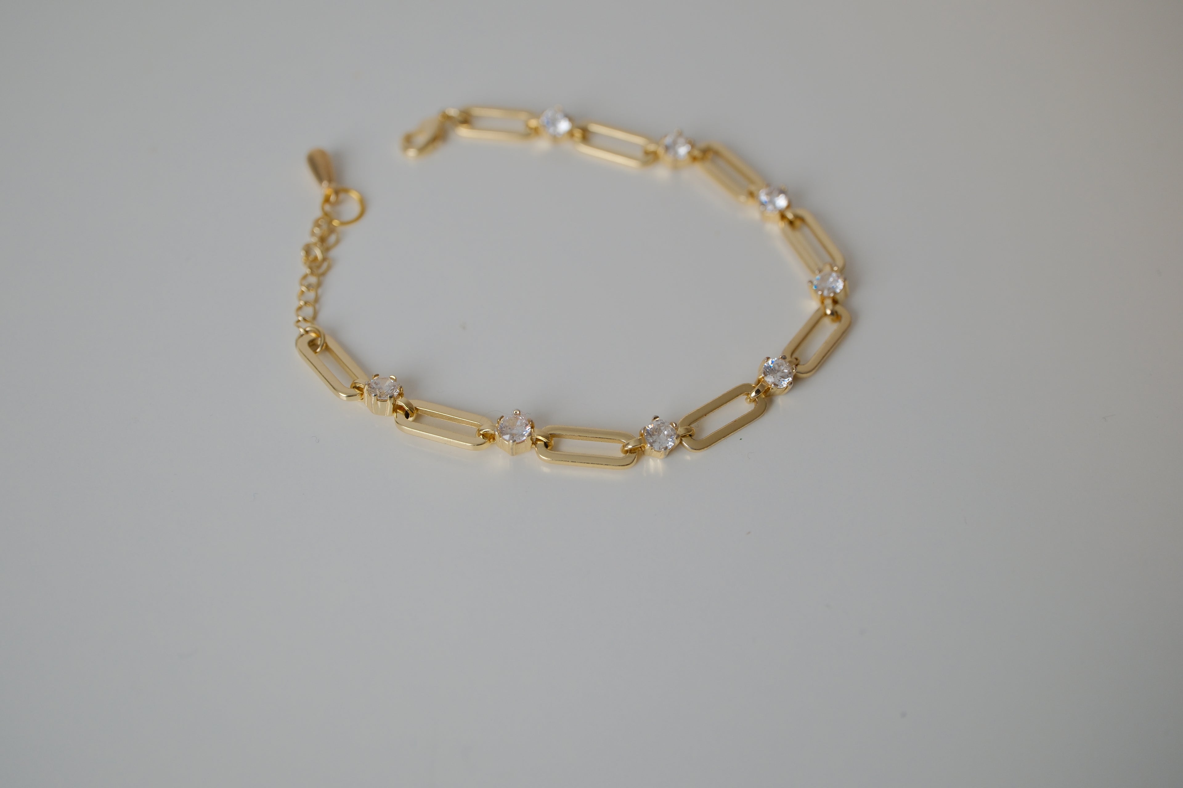 Gold tone paperclip link bracelet