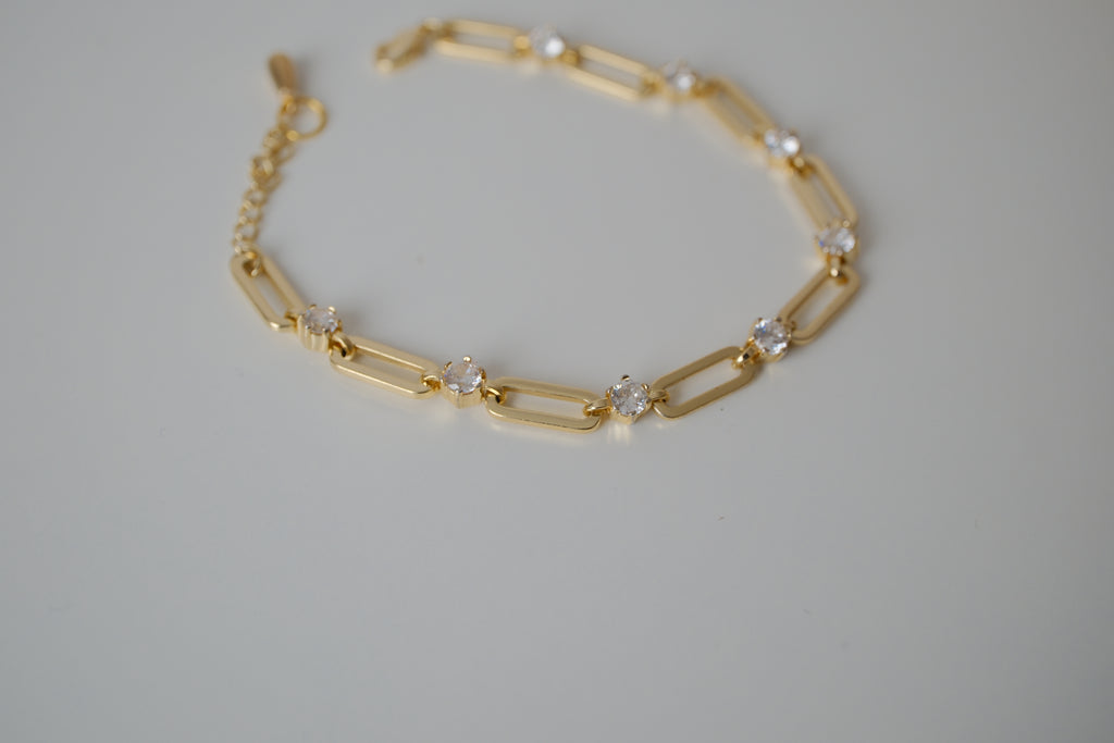 Gold tone paperclip link bracelet