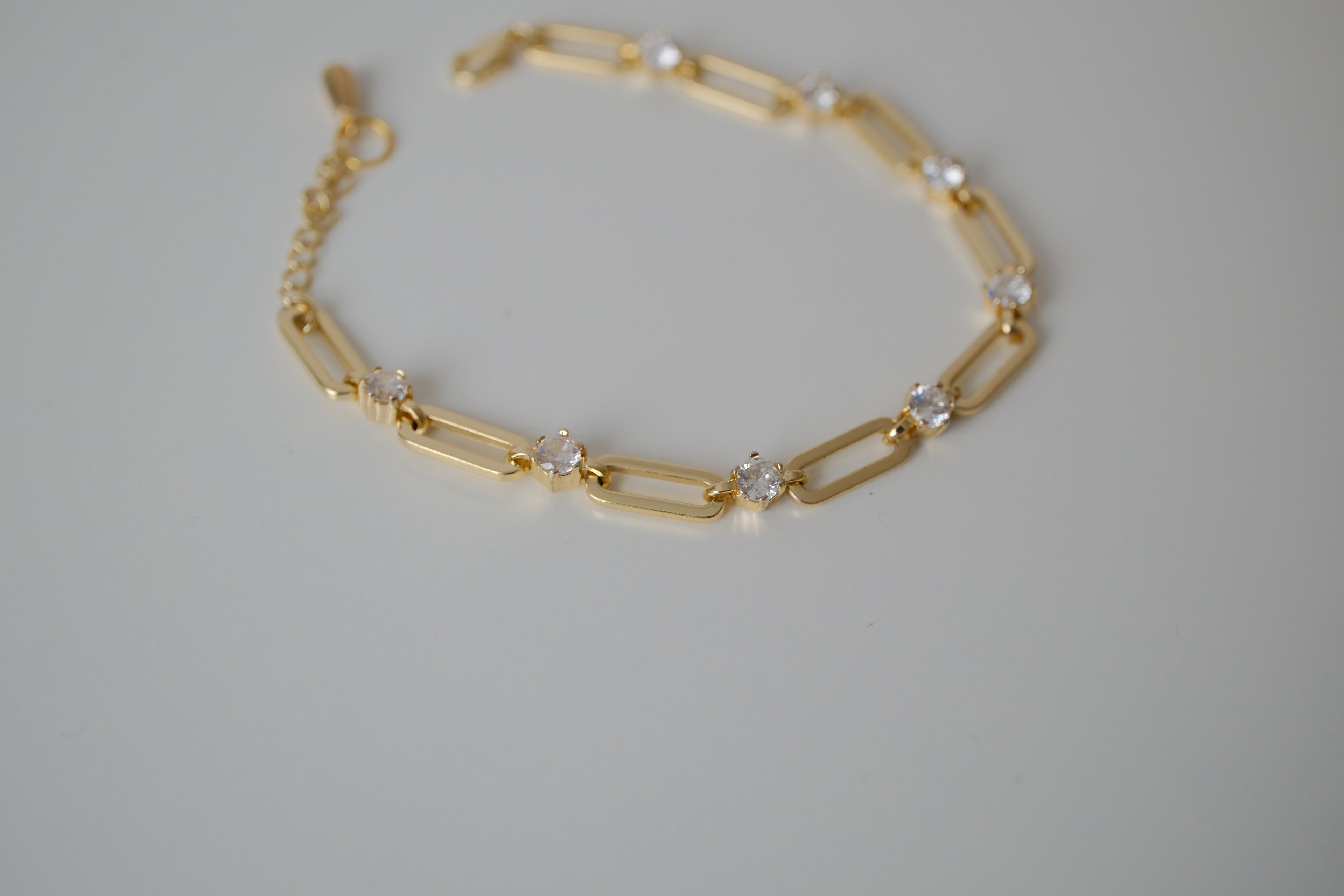 Gold tone paperclip link bracelet