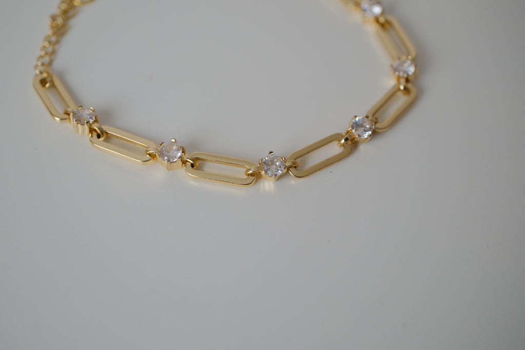 Gold tone paperclip link bracelet