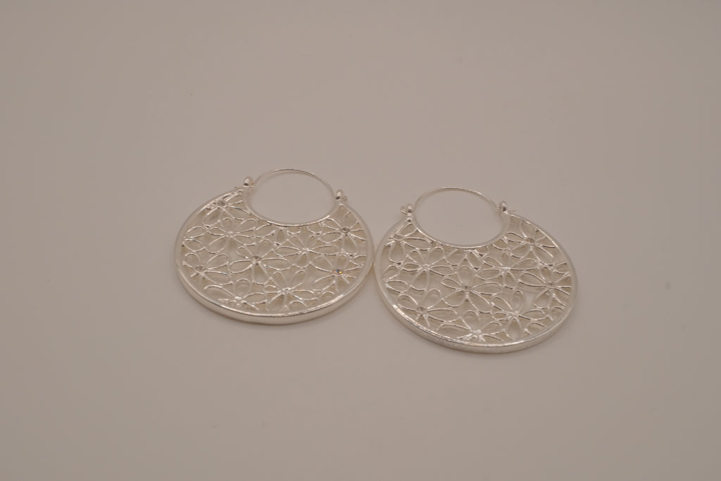 Avon filigree floral hoop earrings