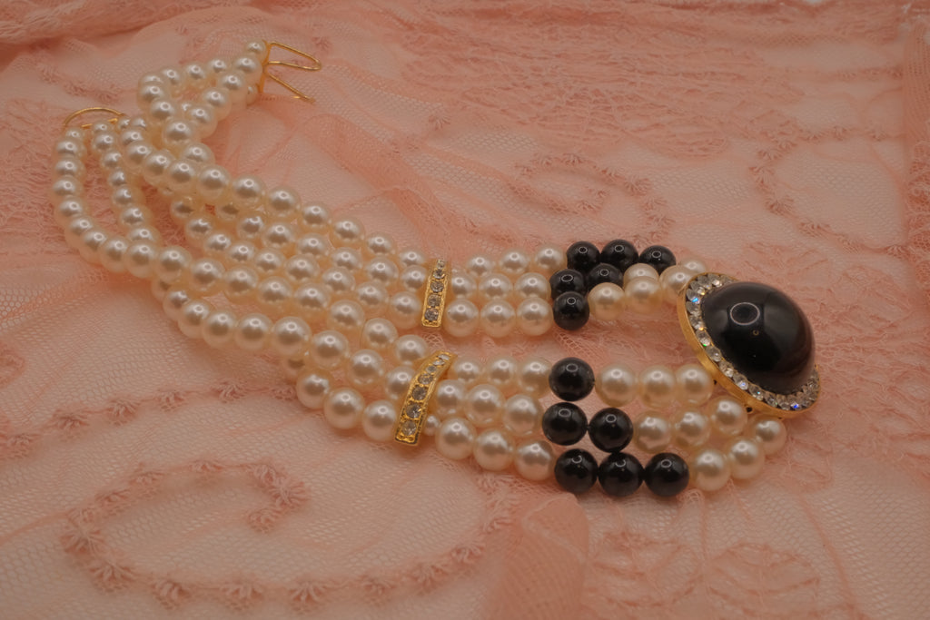 Vintage multi-strand faux pearl statement choker