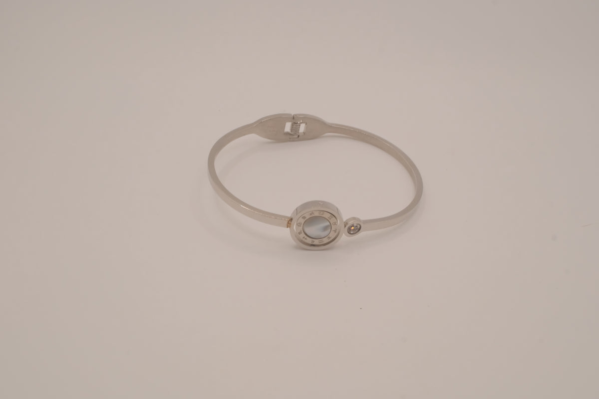 Minimalist cuff with Mother of Pearl/Faux onyx inlay