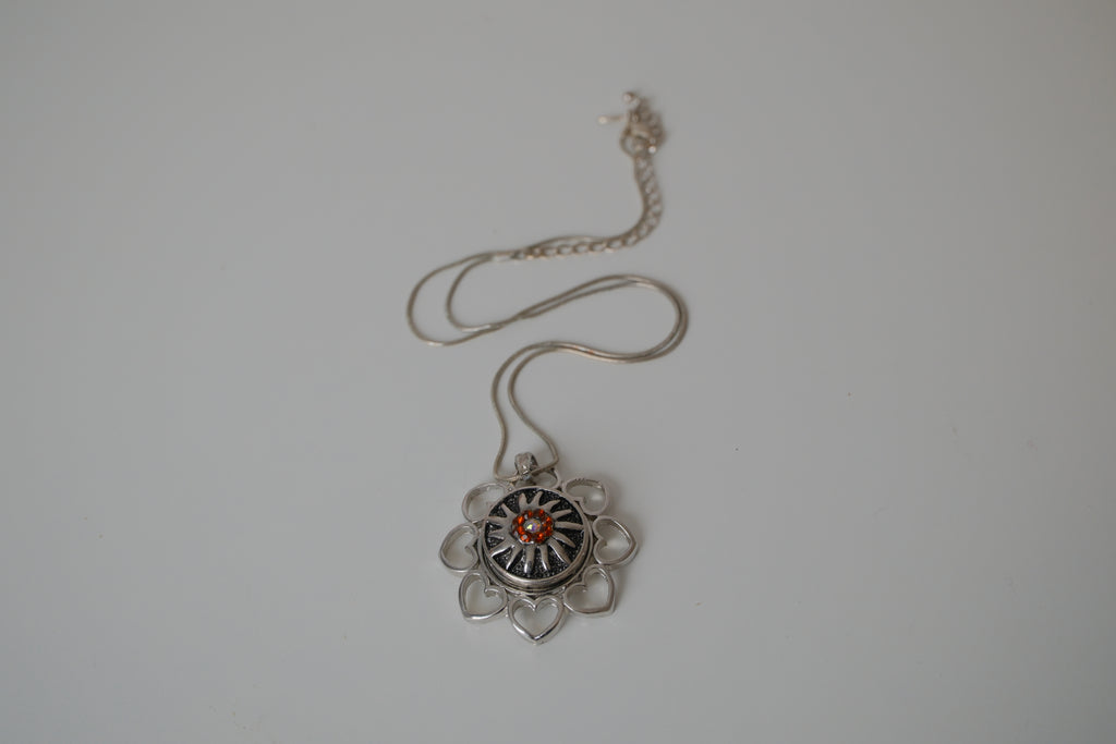 Vintage snap button pendant chain
