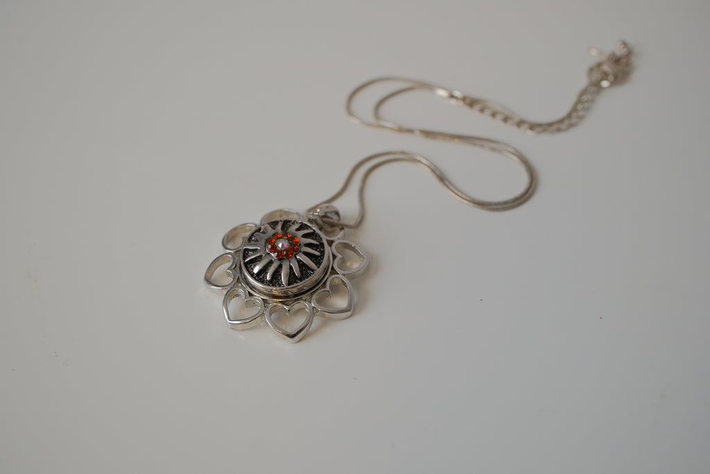 Vintage snap button pendant chain