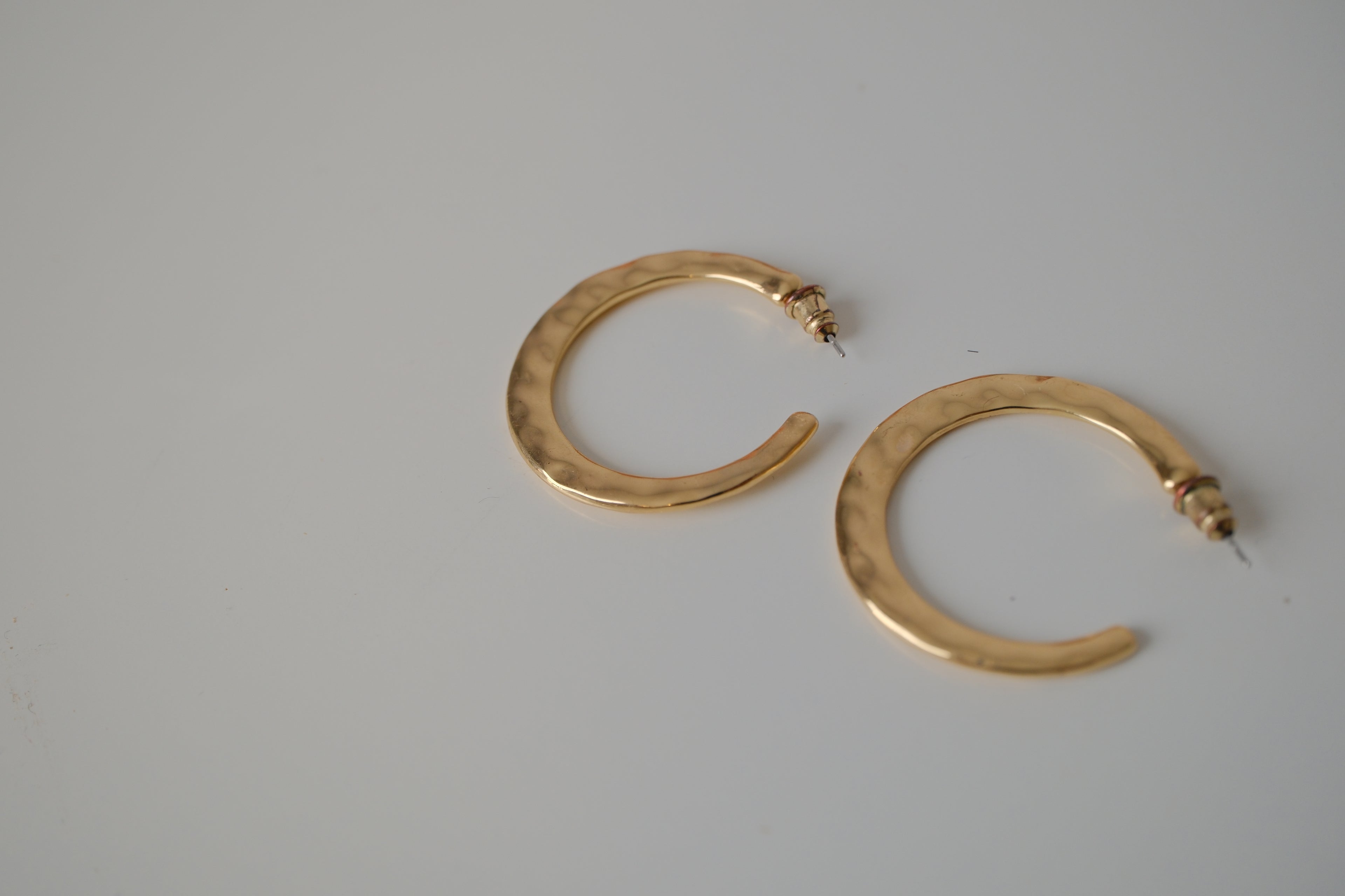 Vintage hammered gold C-hoop earrings