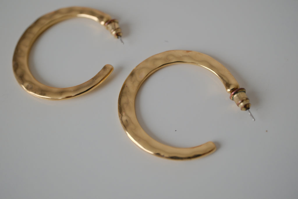 Vintage hammered gold C-hoop earrings