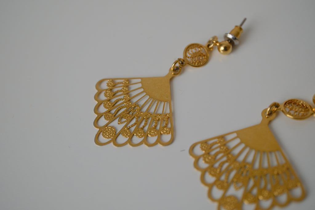 Vintage Gold toned filigree fan drop earrings