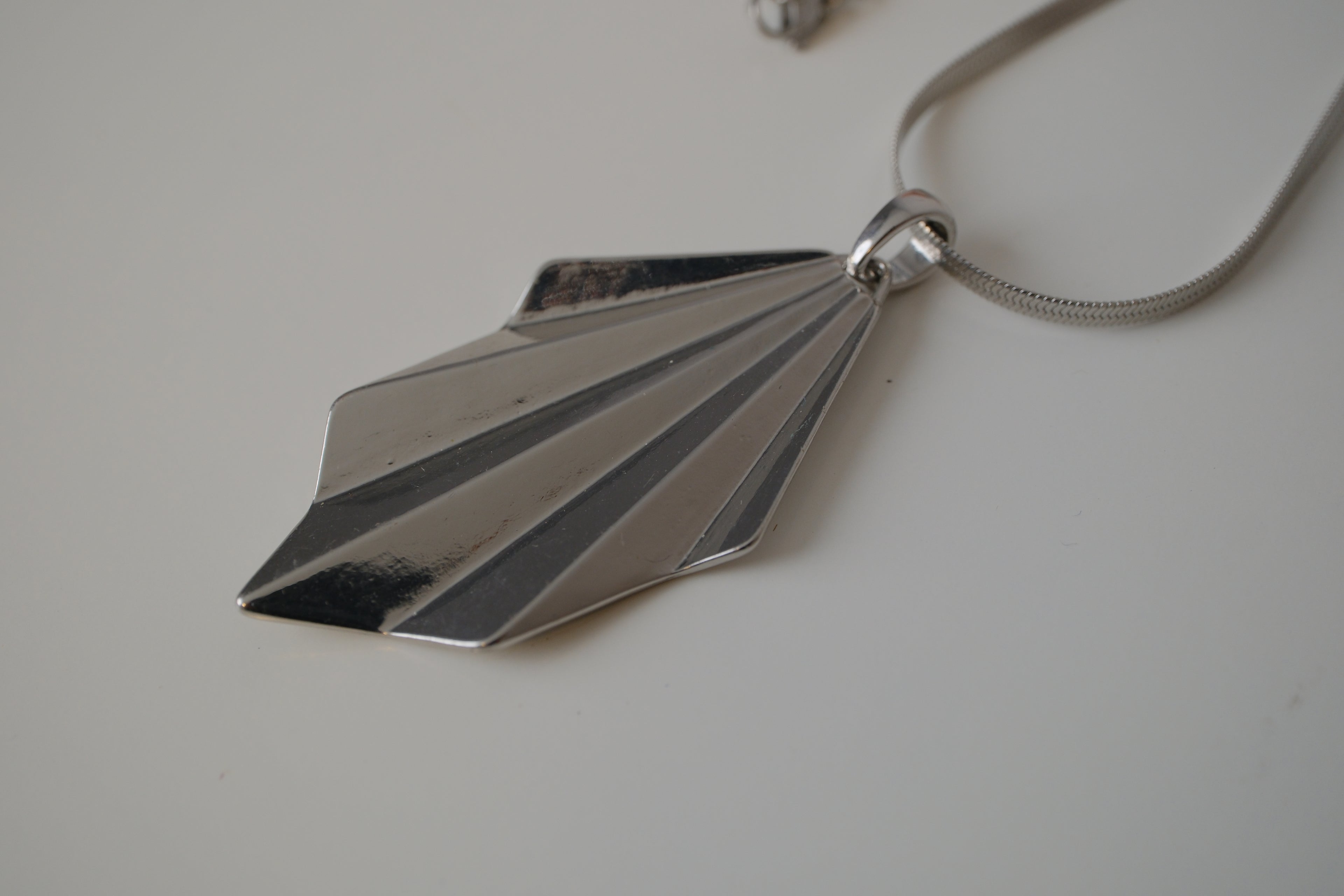 Geometric silver tone pendant necklace