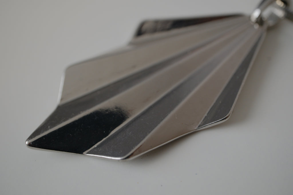 Geometric silver tone pendant necklace