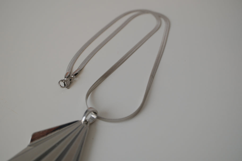 Geometric silver tone pendant necklace