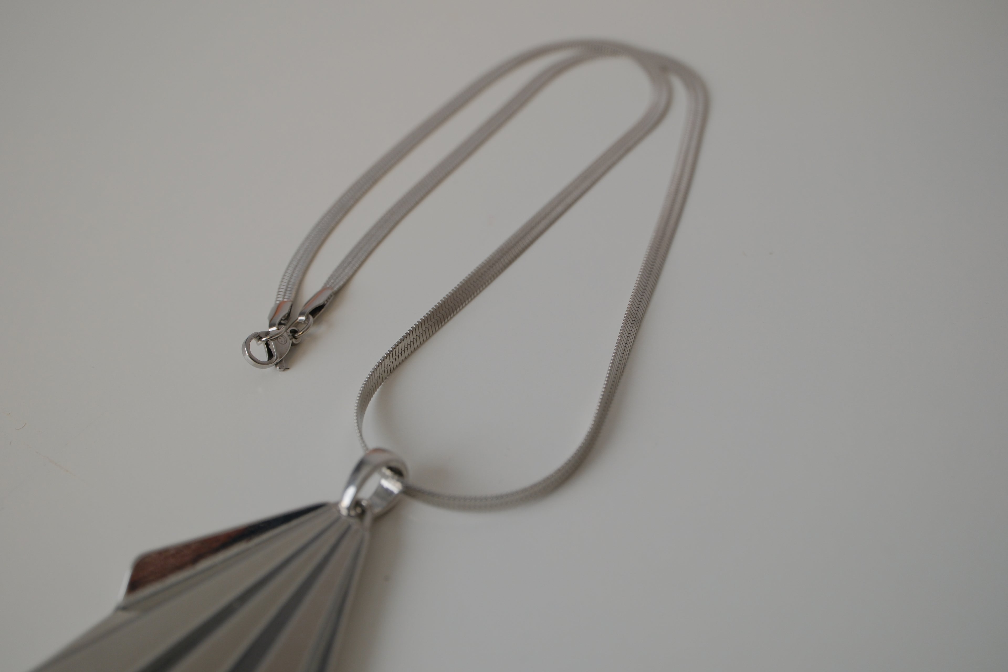 Geometric silver tone pendant necklace