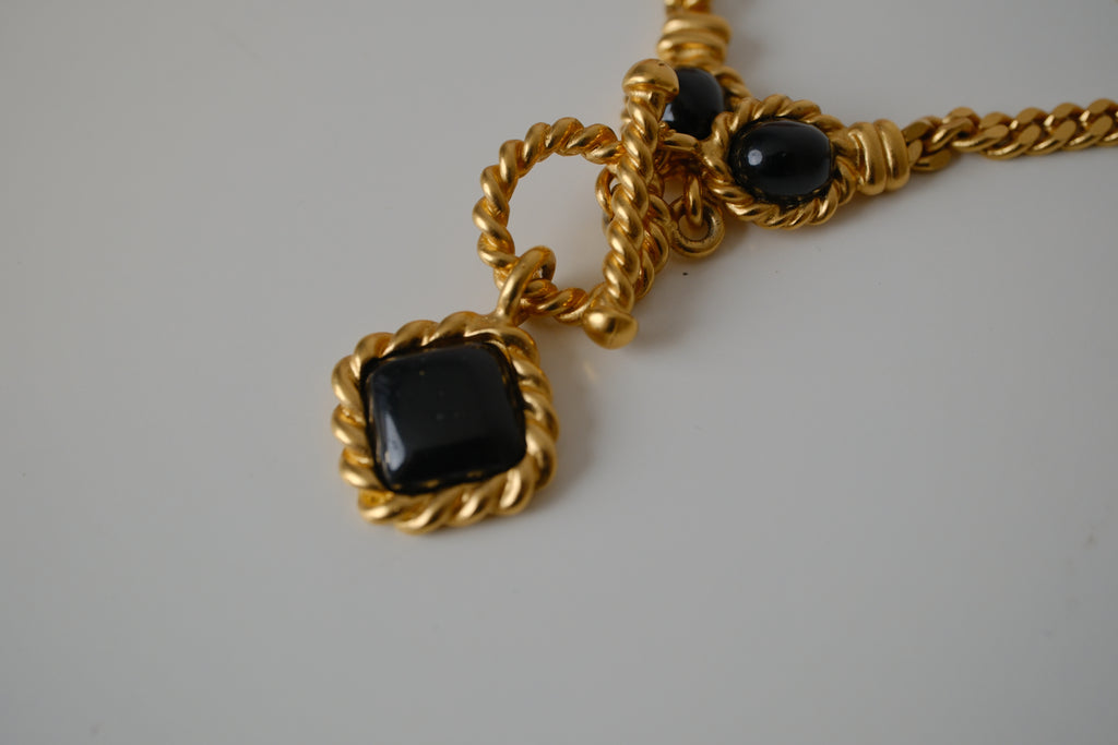 Vintage Black Cabochon stones gold-tone necklace