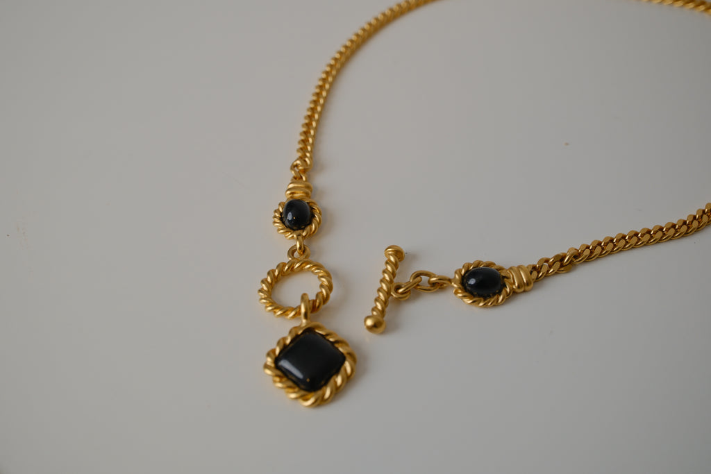 Vintage Black Cabochon stones gold-tone necklace