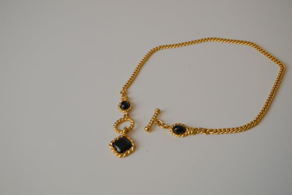 Vintage Black Cabochon stones gold-tone necklace