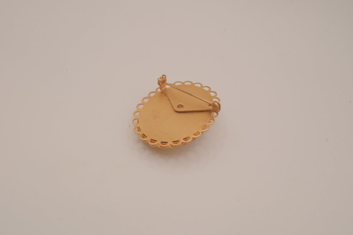 Vintage classic victorian style cameo brooch