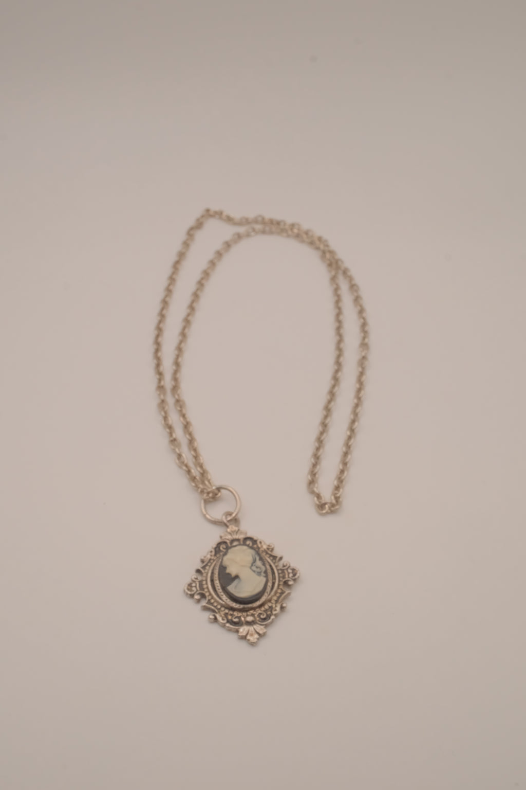Vintage Victorian-style cameo pendant necklace