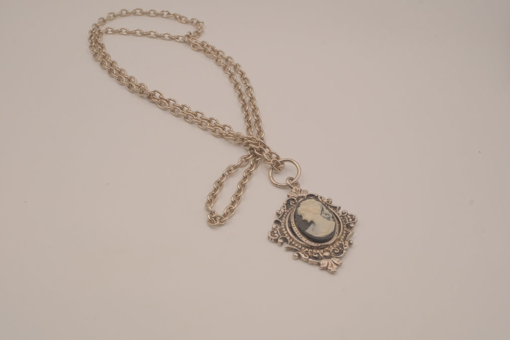 Vintage Victorian-style cameo pendant necklace
