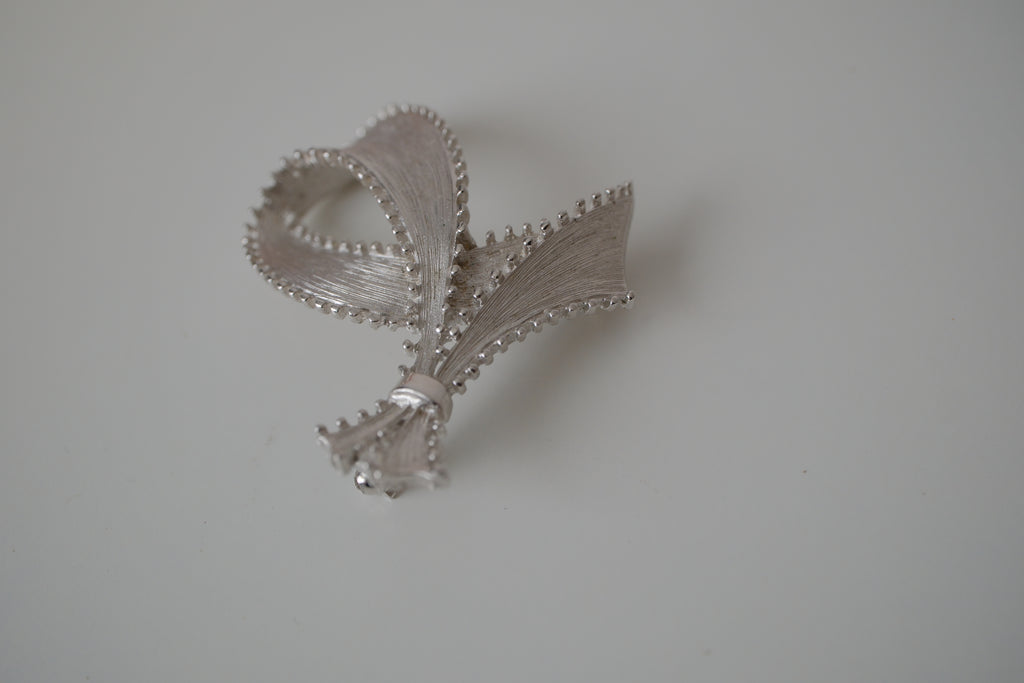 Vintage silver-tone ribbon brooch