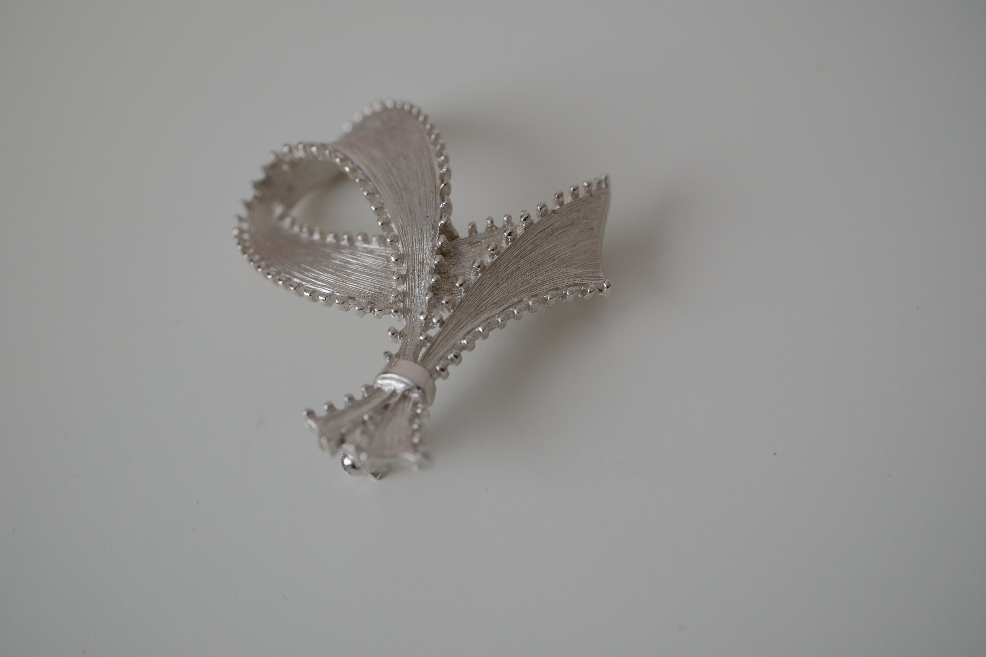 Vintage silver-tone ribbon brooch