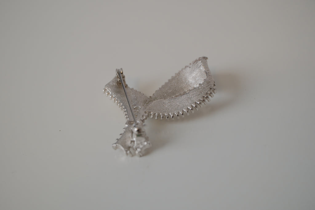 Vintage silver-tone ribbon brooch