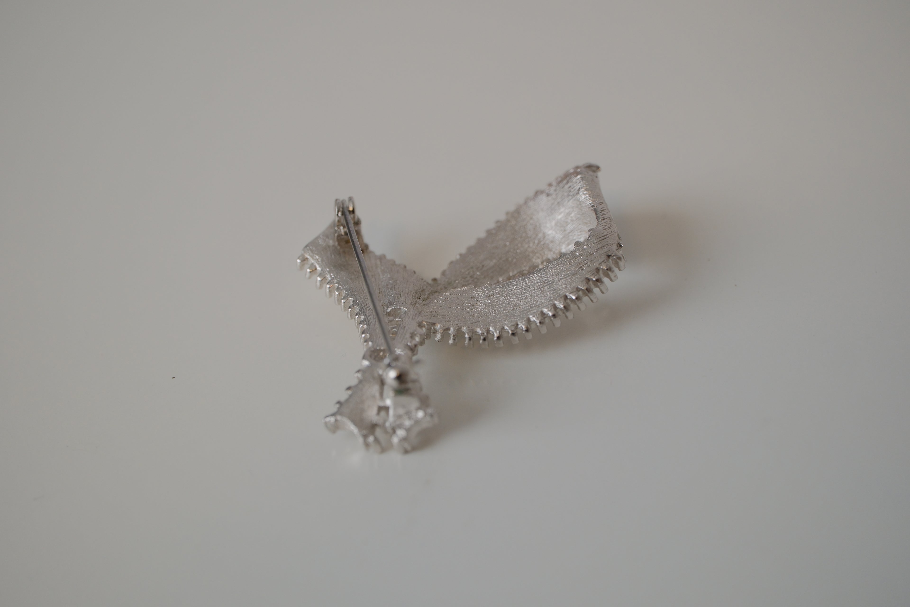 Vintage silver-tone ribbon brooch