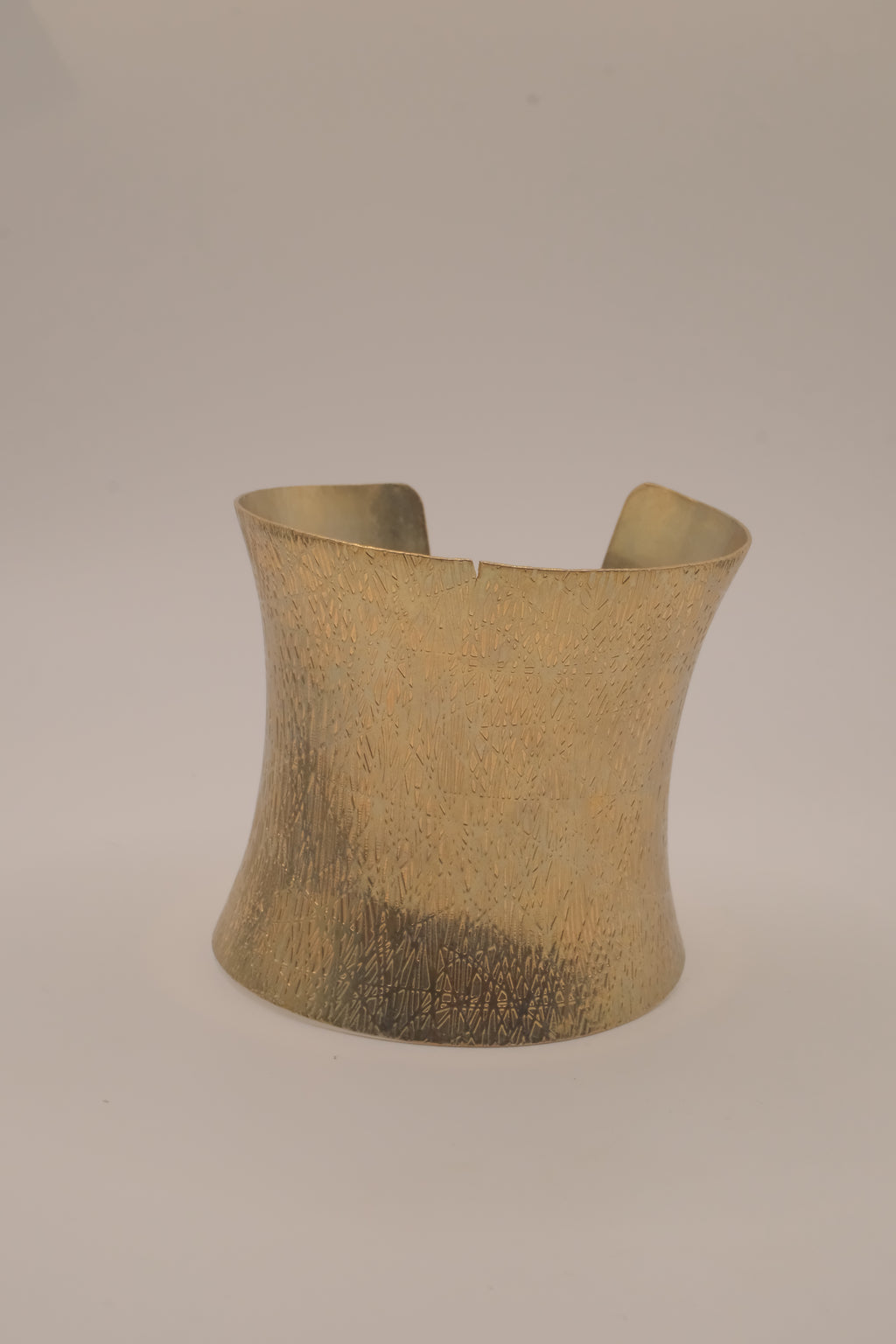 Vintage modernist textured cuff bracelet&nbsp;