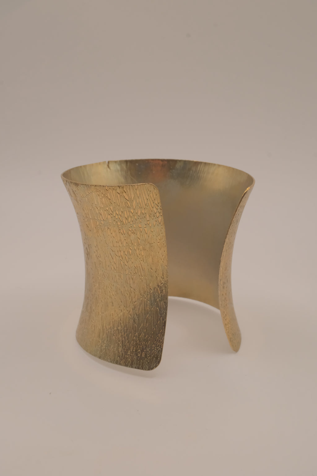 Vintage modernist textured cuff bracelet&nbsp;