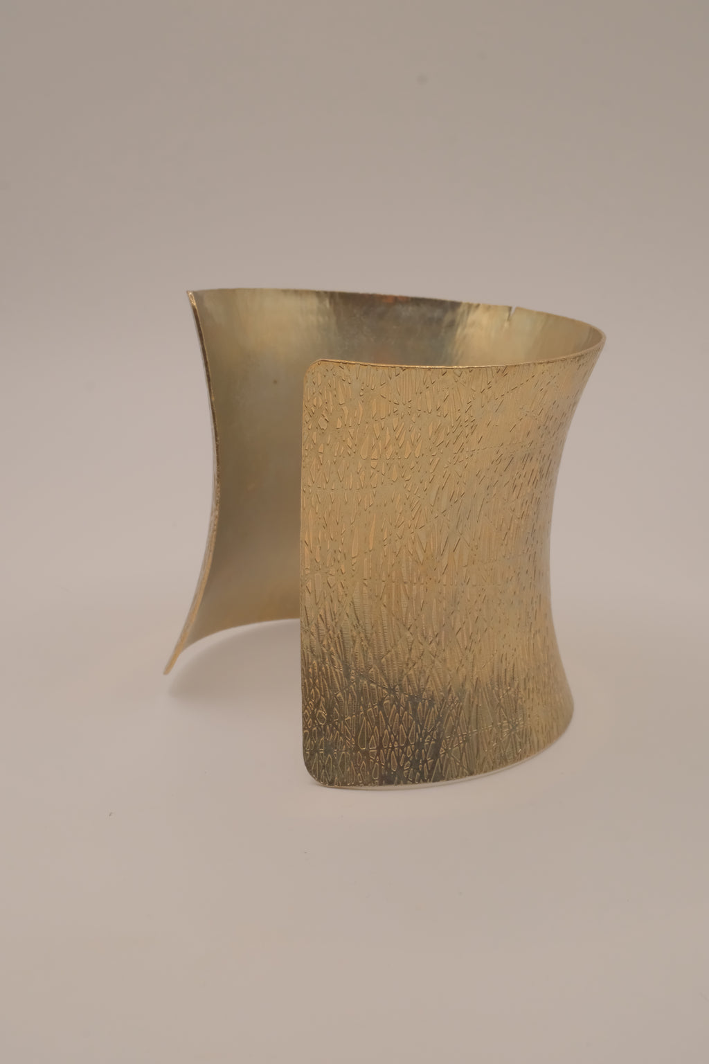 Vintage modernist textured cuff bracelet&nbsp;