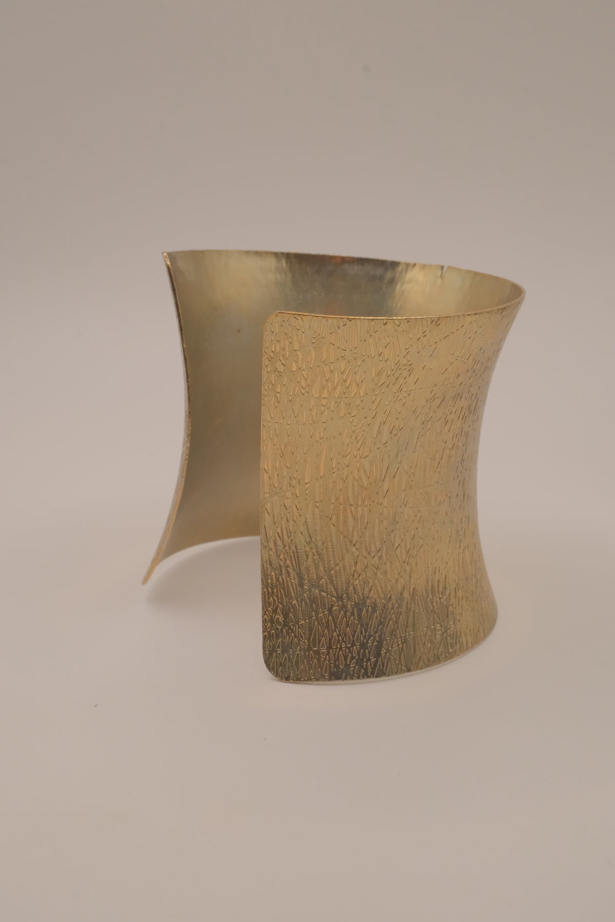 Vintage modernist textured cuff bracelet&nbsp;