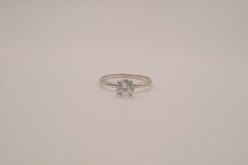Sterling silver classic solitaire ring