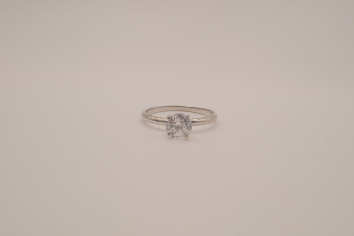 Sterling silver classic solitaire ring