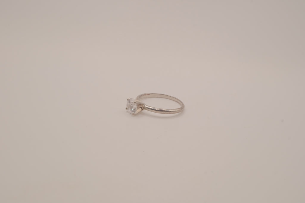 Sterling silver classic solitaire ring