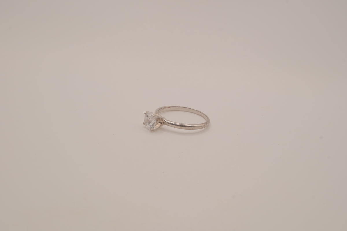 Sterling silver classic solitaire ring