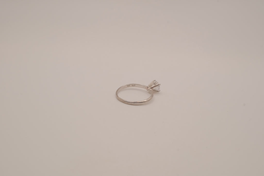 Sterling silver classic solitaire ring