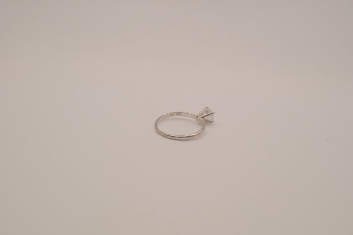 Sterling silver classic solitaire ring