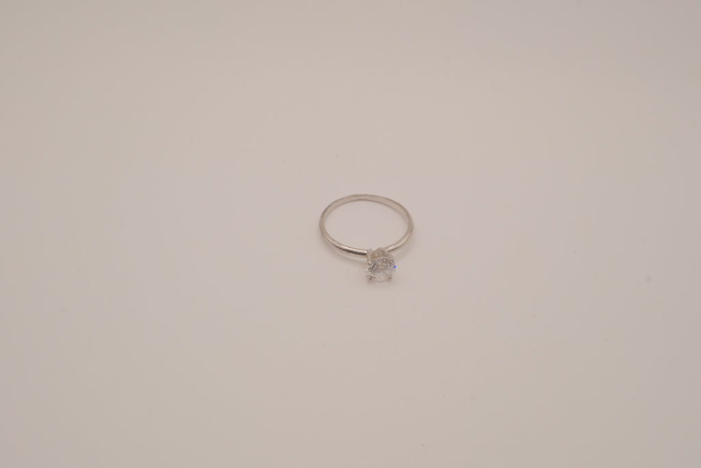 Sterling silver classic solitaire ring