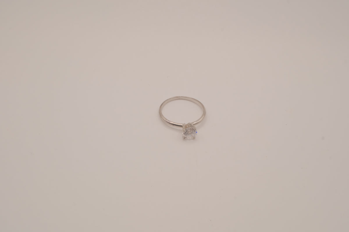 Sterling silver classic solitaire ring