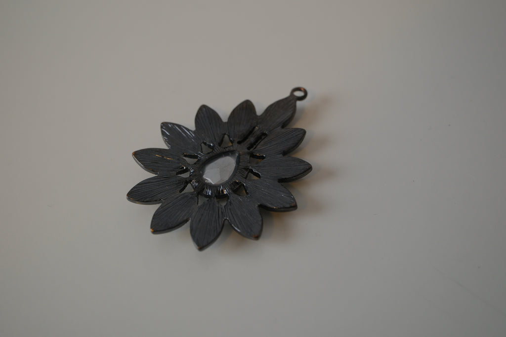 Vintage black crystal flower-design pendant
