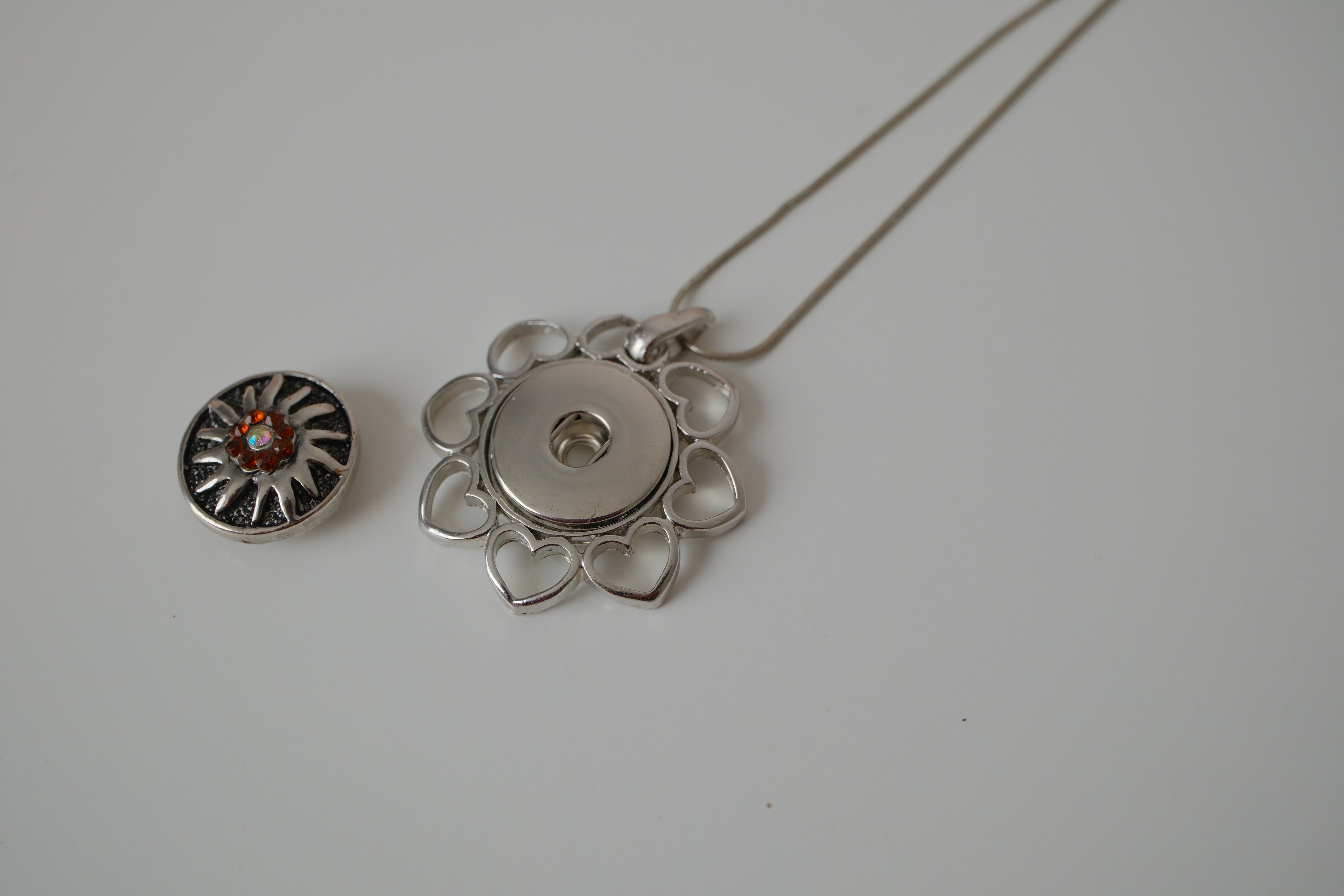 Vintage snap button pendant chain
