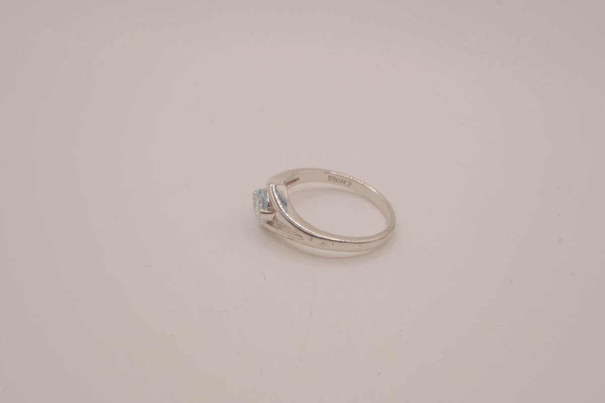 Vintage Sterling silver light blue stone ring