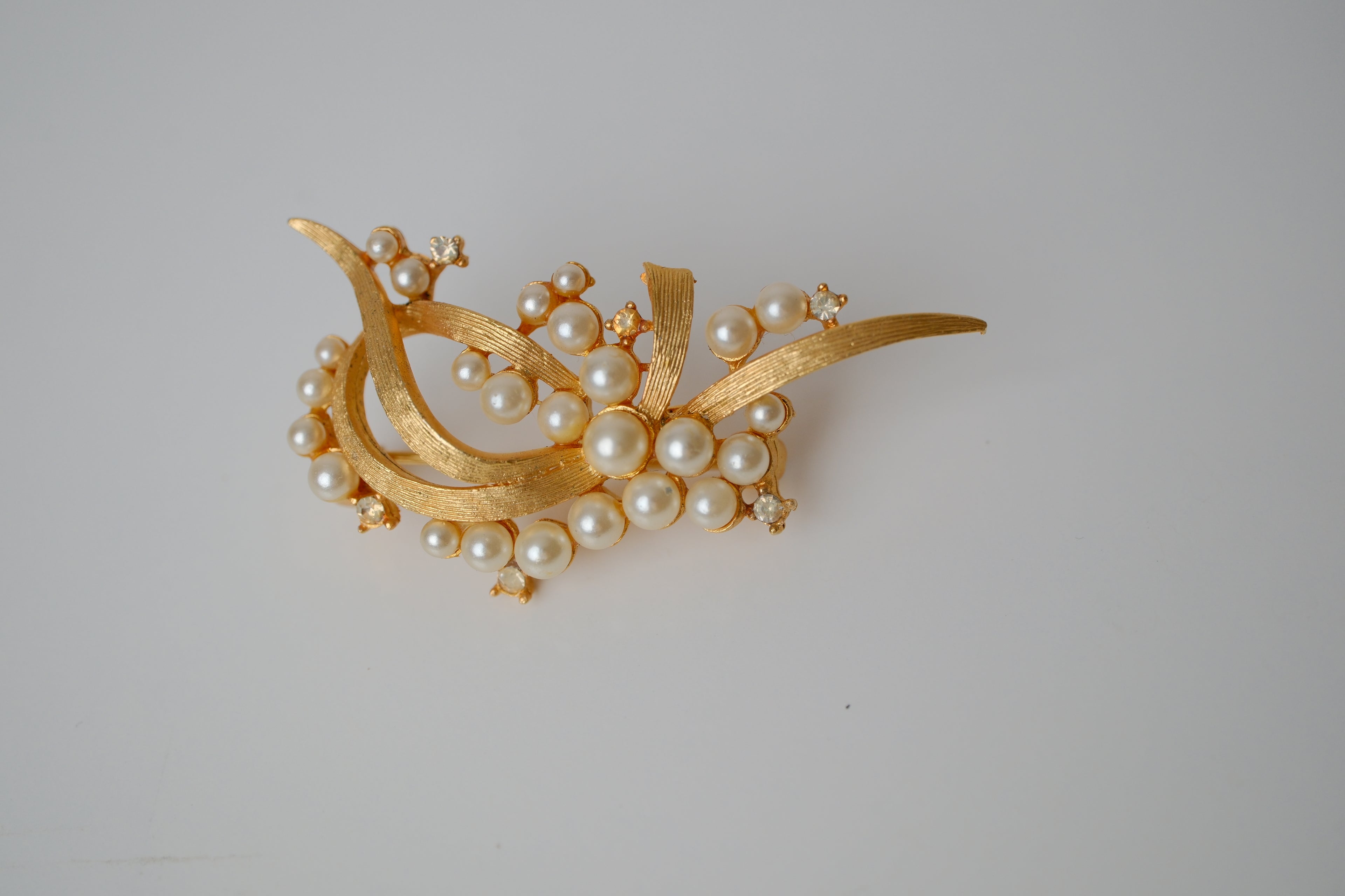 Vintage Coro Pearl floral spray motif brooch
