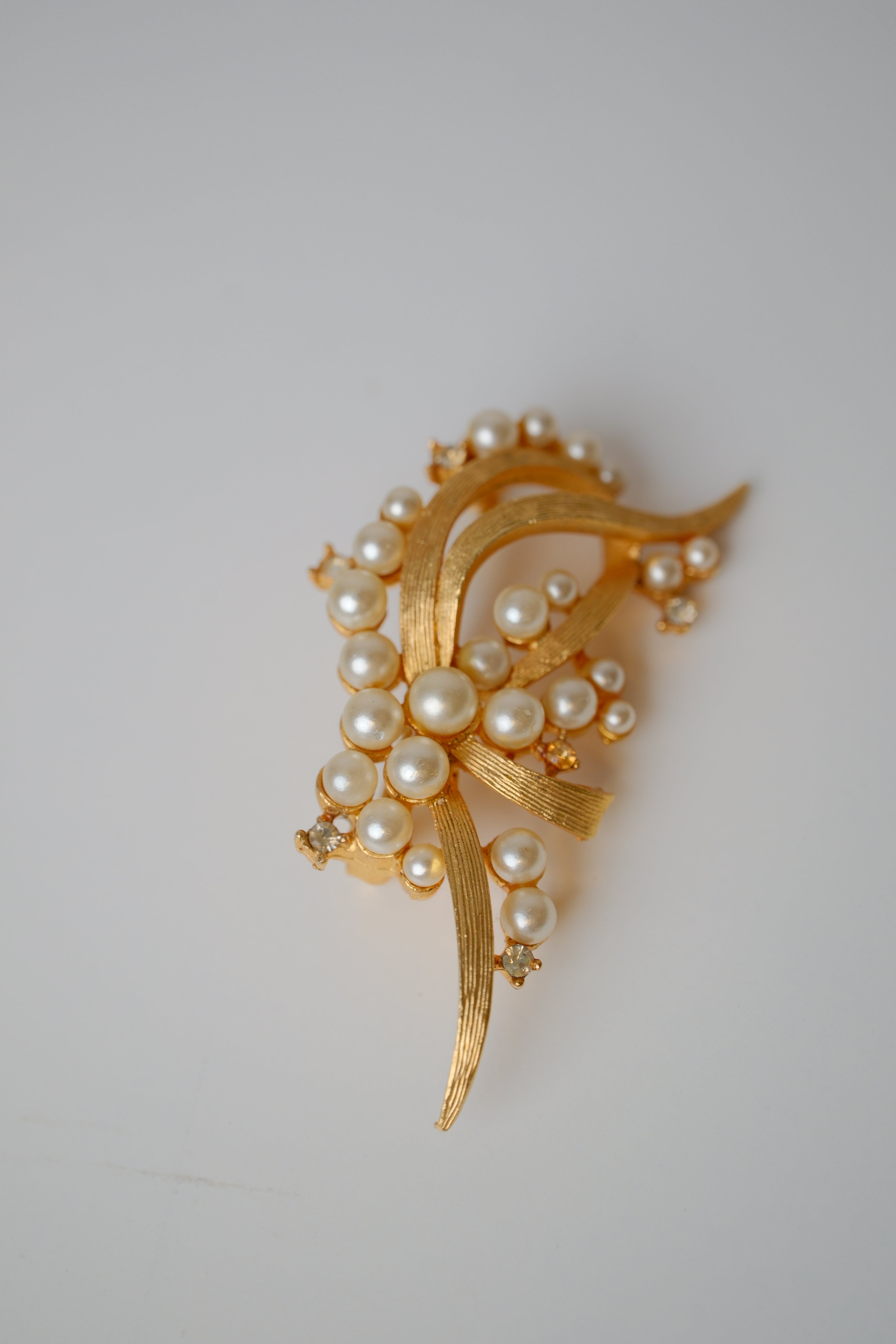 Vintage Coro Pearl floral spray motif brooch