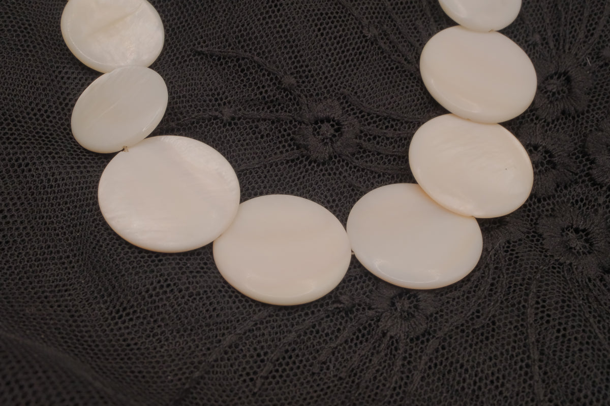 Avon 1982 Newport White Disc Necklace