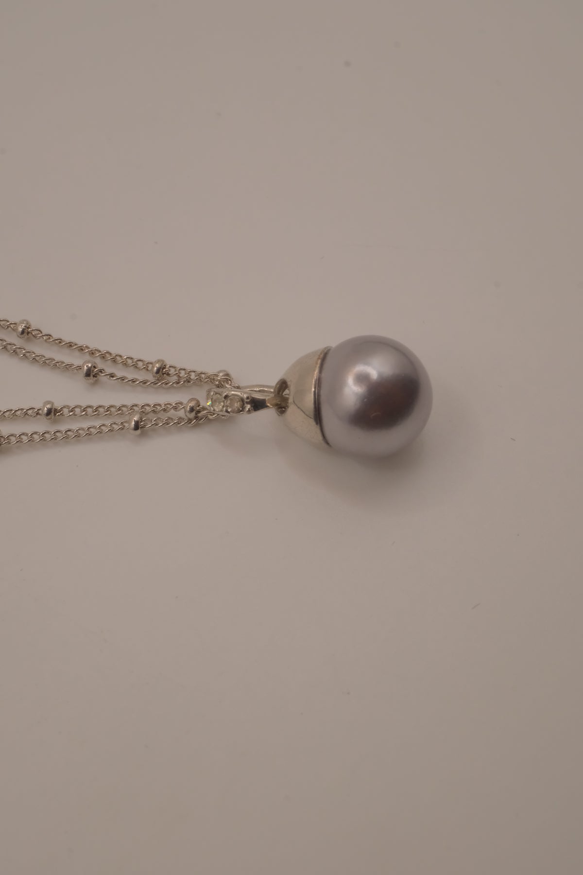 Avon gray faux pearl pendant necklace