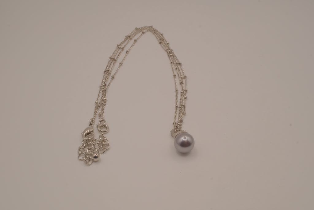 Avon gray faux pearl pendant necklace