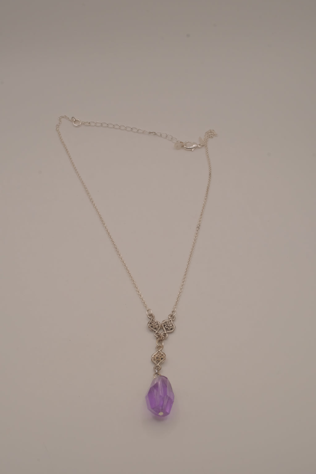 Avon gray faux pearl pendant necklace